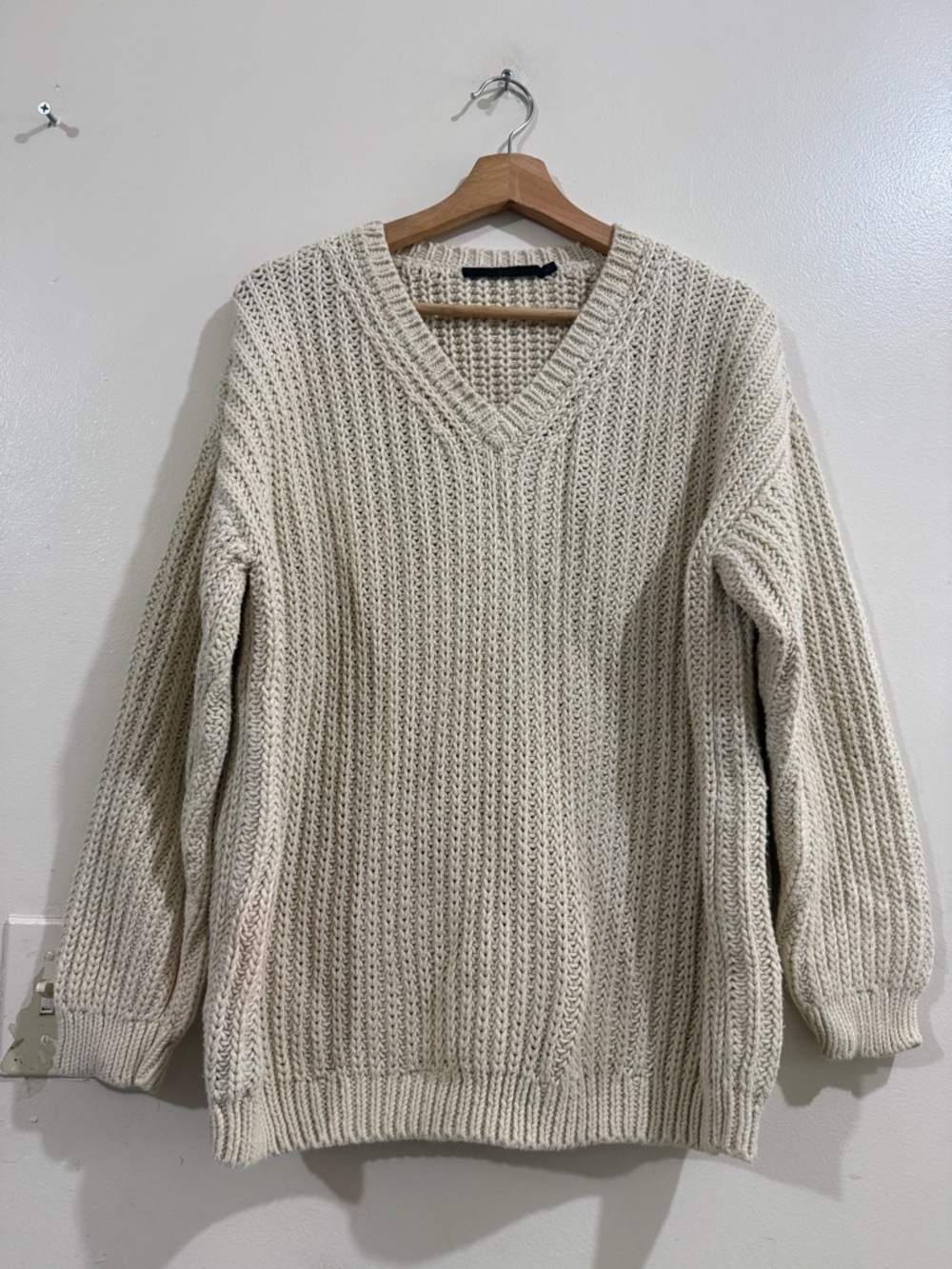 Jenni Kayne Women's V-Neck Chunky Knit Sweater in Cream